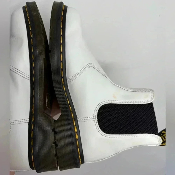 DR. MARTENS SMOOTH LEATHER PLATFORM
CHELSEA BOOTS WHITE SIZE 9 - Picture 8 of 10
